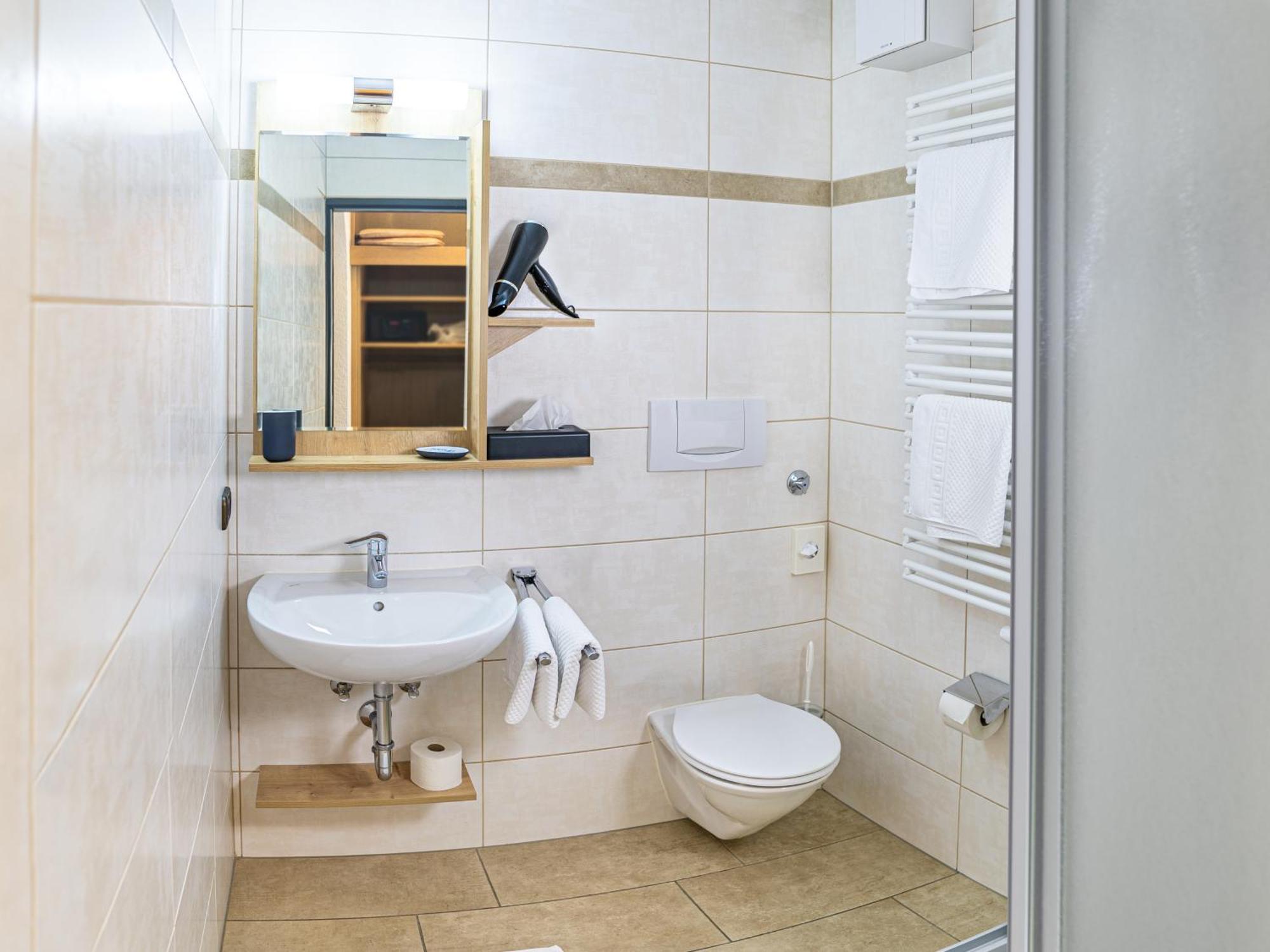 Hotel Hanauerlehen - Ruhige & Zentrale Top-Lage - Mit Schwimmbad, Sauna, Parkplaetze & Cafe - Bayerischer Familienbetrieb Schönau am Königssee 객실 사진