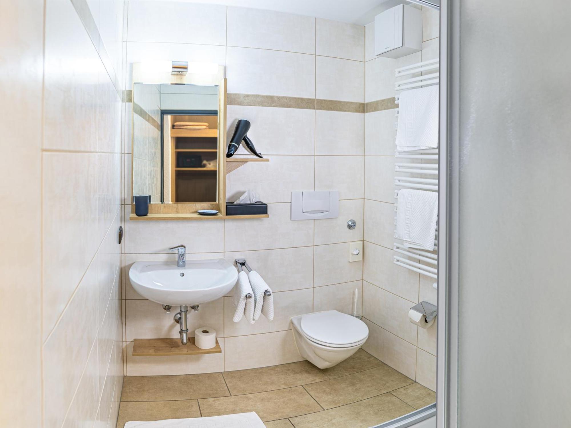 Hotel Hanauerlehen - Ruhige & Zentrale Top-Lage - Mit Schwimmbad, Sauna, Parkplaetze & Cafe - Bayerischer Familienbetrieb Schönau am Königssee 객실 사진
